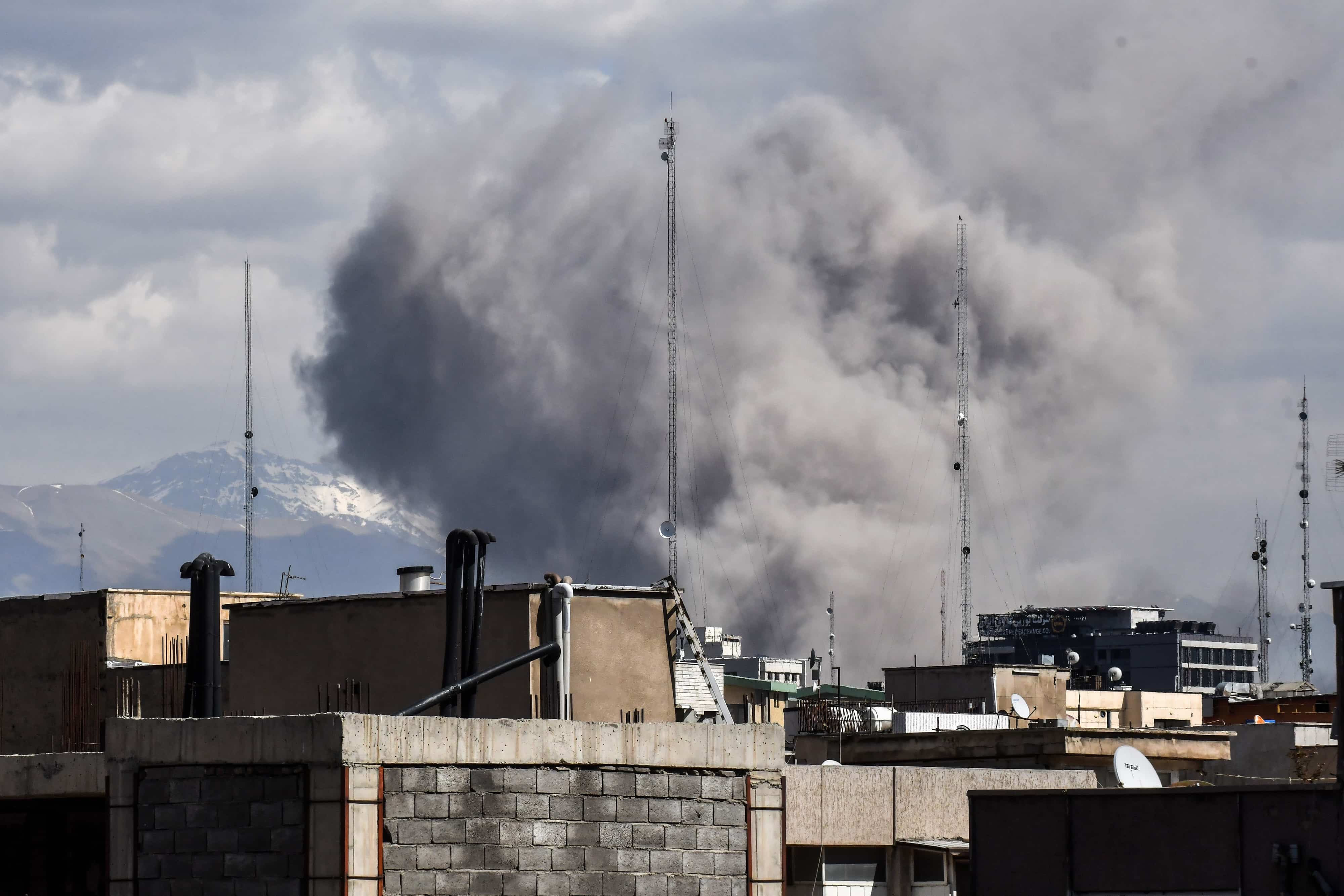 미국·이스라엘 이란 대규모 공습, 이란은 호르무즈 해협 봉쇄
