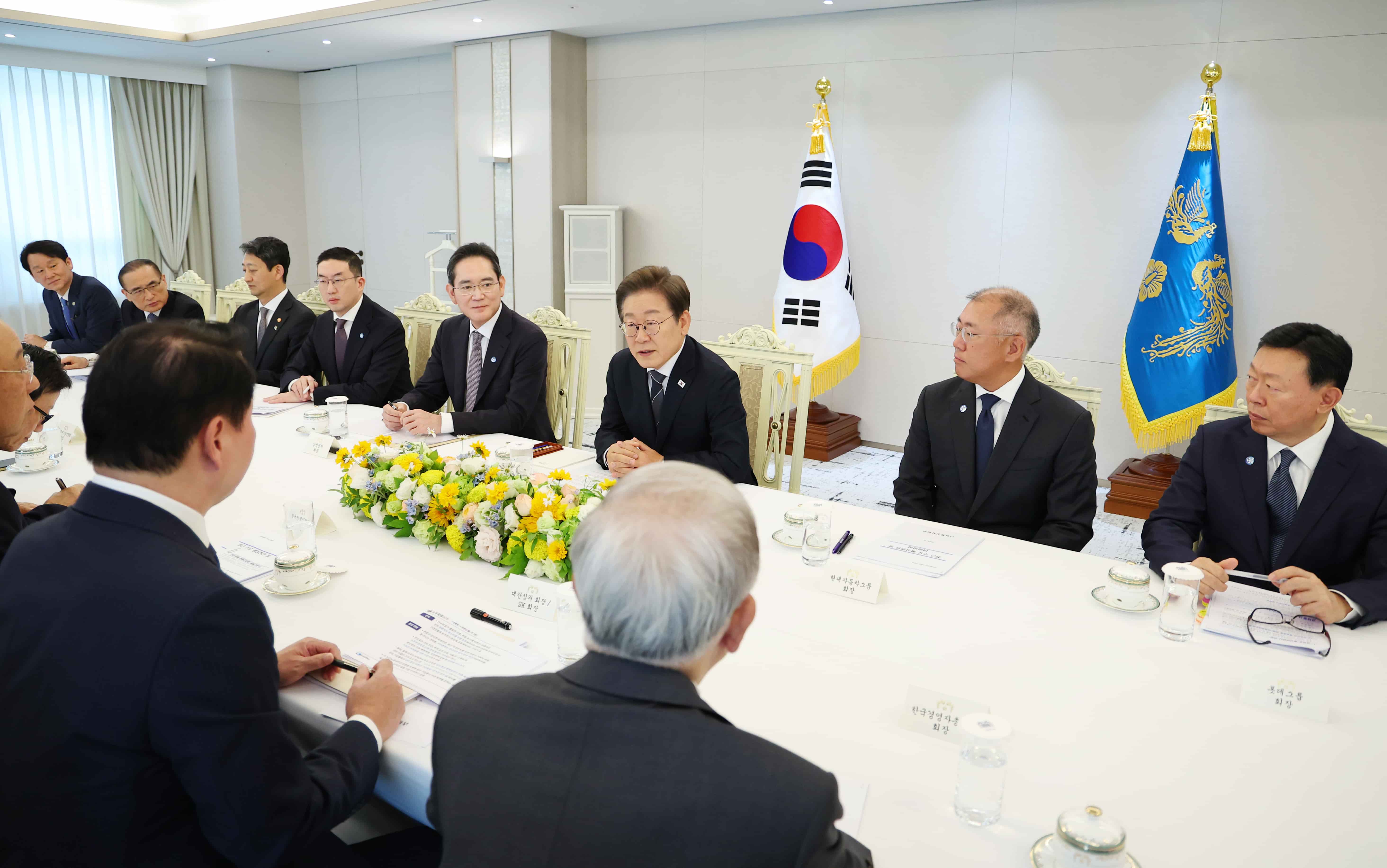 지주회사 주가 급등, 이재명 정부가 바꾼 판 썸네일 이미지