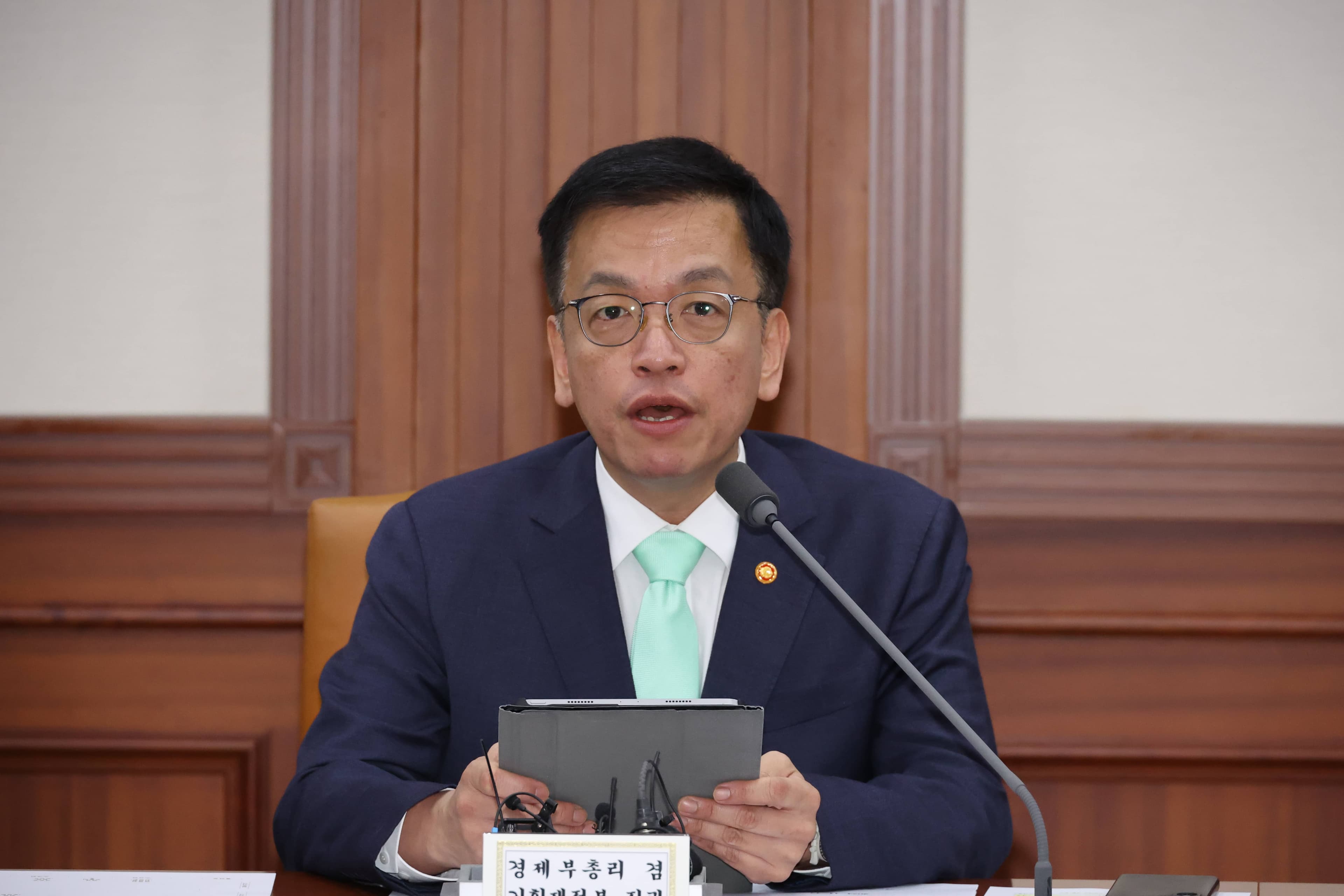 1,410원 찍은 환율  정부 구두개입 나서 썸네일 이미지