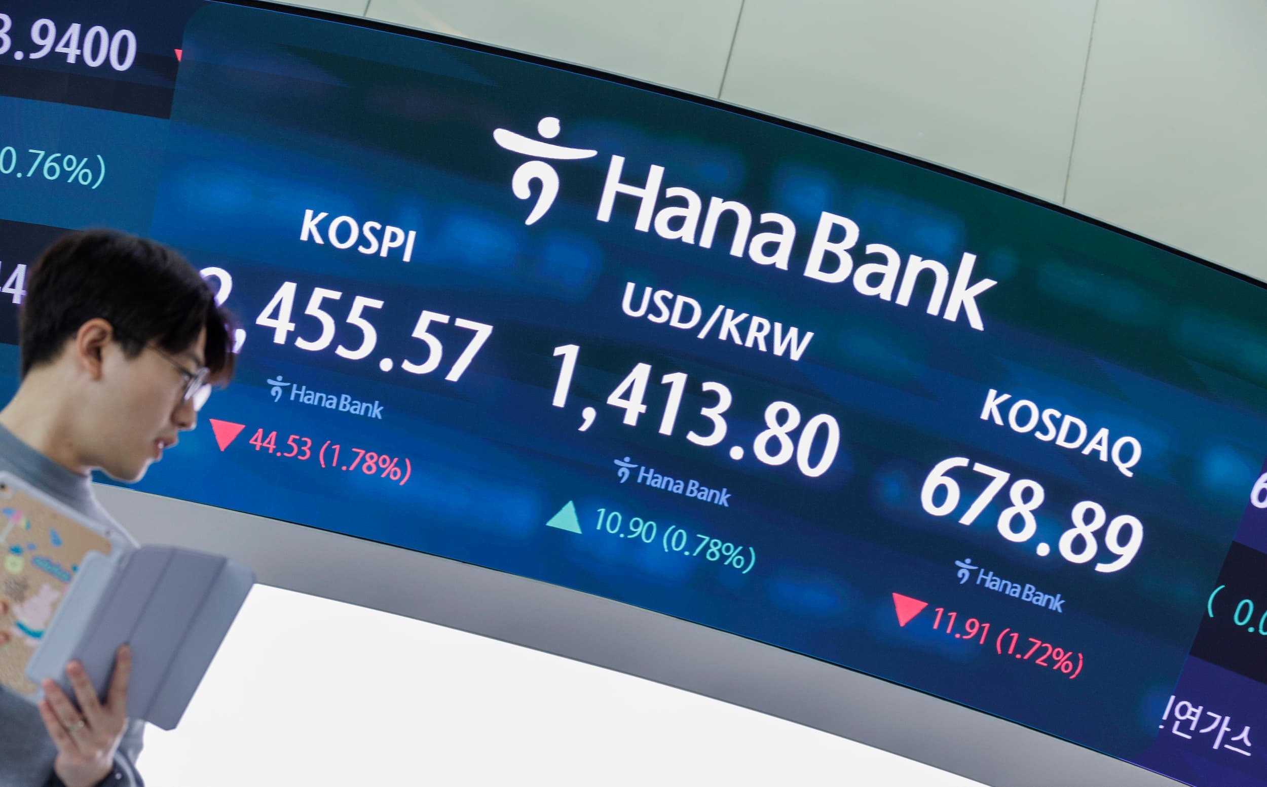 비상계엄 충격에 국내 금융시장 요동 썸네일 이미지