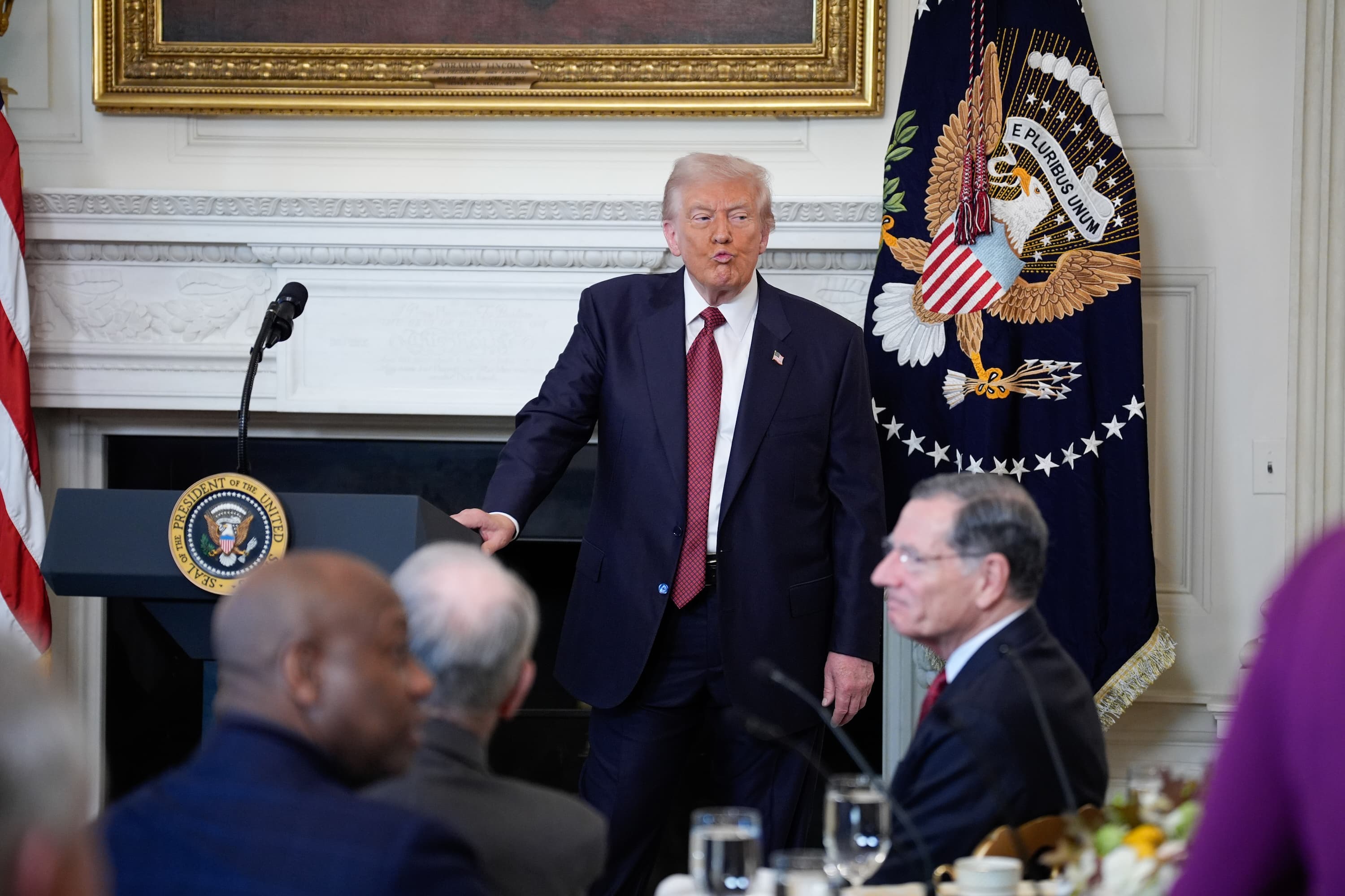 트럼프 관세 정책, 최종 심판대 오른다