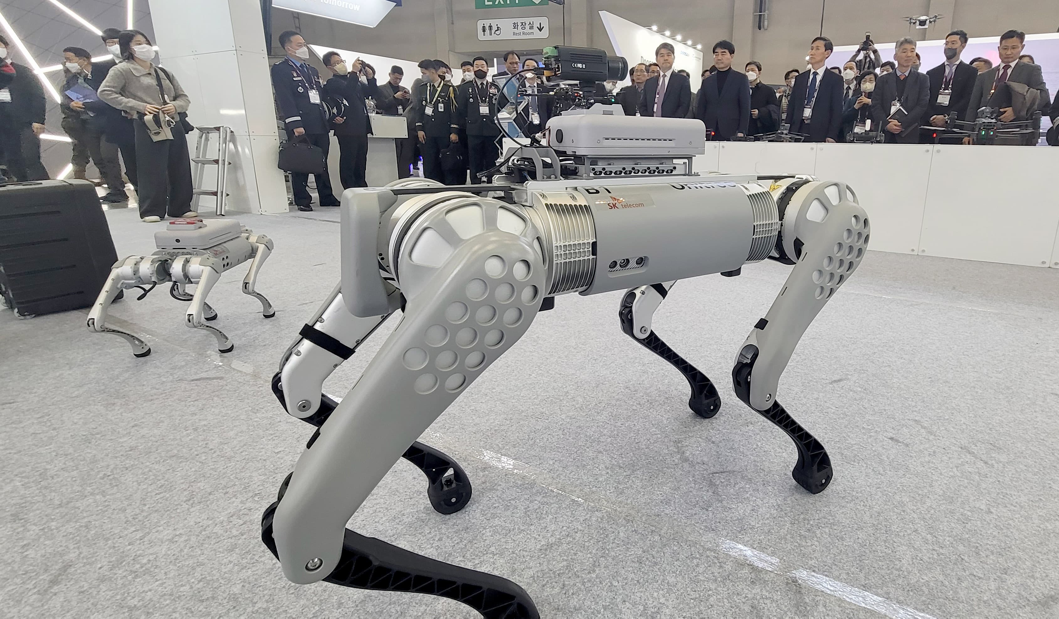 뛰고, 날고, 달리는 로봇 산업 탐구하기 썸네일 이미지